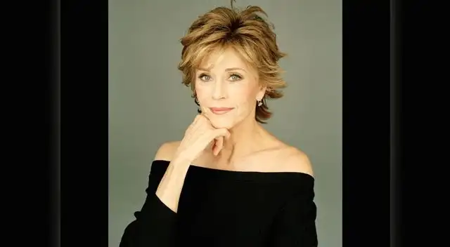 Y para los 50 años el corte pixie más mechas les hará lucir con menos edad