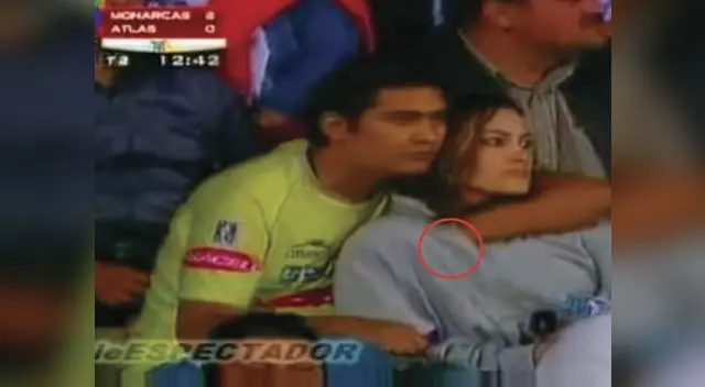 La pareja fue transmitida en la pantalla grande del estadio 