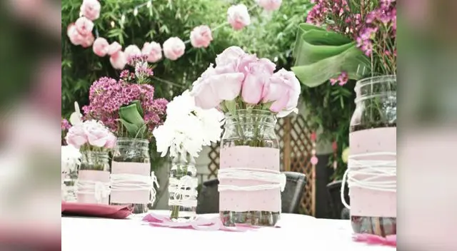 Flores rosadas si se es para una niña.