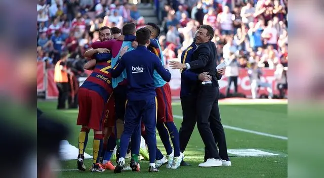 Abrazo final por el logro alcanzado. Luis Enrique el gran artifice. FOTO: EFE