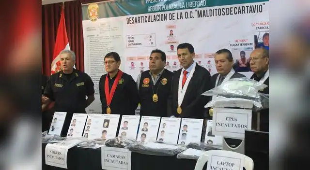 La policía y fiscales en la presentación del operativo La policía y fiscales en la presentación del operativo