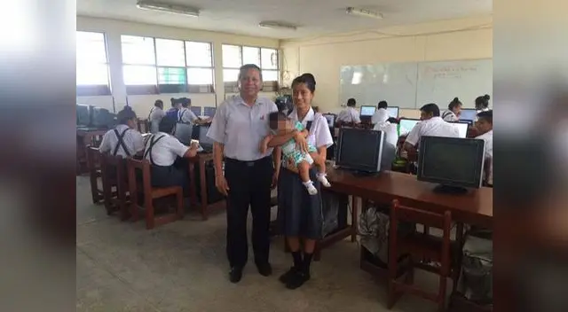 Director le da permiso a estudiante para asistir a clases con su bebé Director le da permiso a estudiante para asistir a clases con su bebé