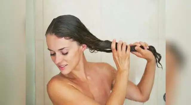 Evitar lavar con mucha fuerza las puntas del cabello