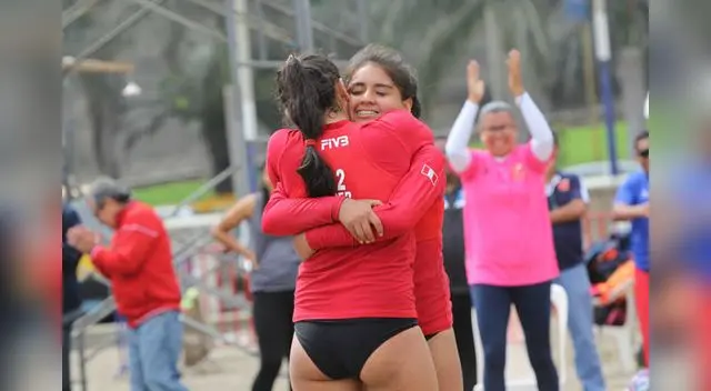 Abrazo de la dupla peruana por la victoria y la clasificación al mundial