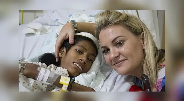 Julies Jones ayudó a menor hindú.