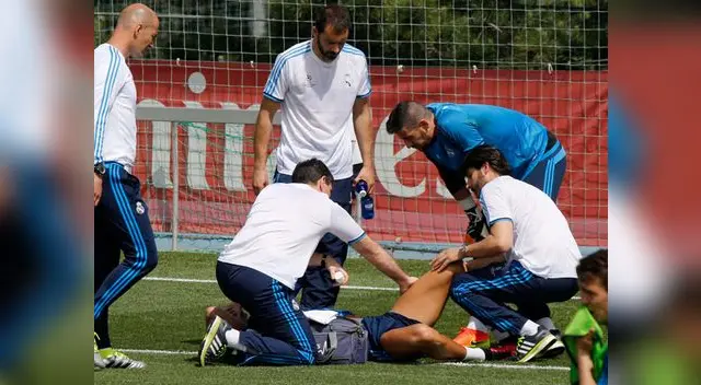 Ronaldo fue atendido por el cuerpo médico para descarta lesión alguna Ronaldo fue atendido por el cuerpo médico para descarta lesión alguna