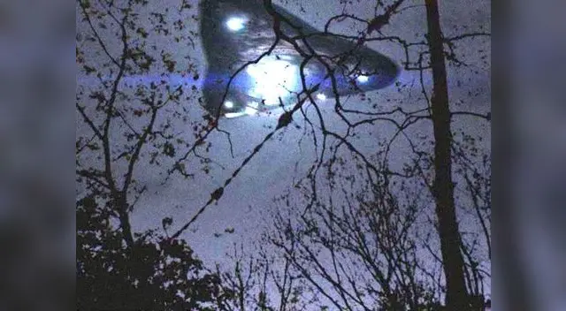 Objeto triangular en el horizonte.