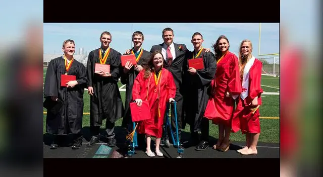 Los primeros septillizos de la historia en sobrevivir, se graduaron 