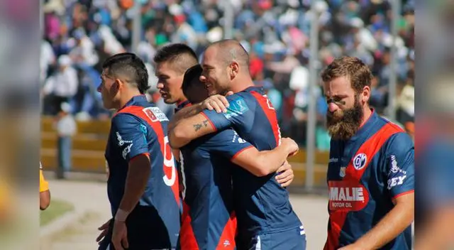 Festejo del Municipal por el gol Adrían Zela