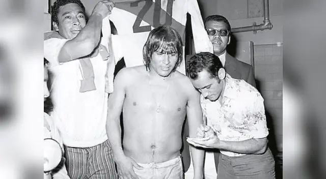 El Cholo en el camerín de Perú en la celebración de la Copa América de 1975 El Cholo en el camerín de Perú en la celebración de la Copa América de 1975