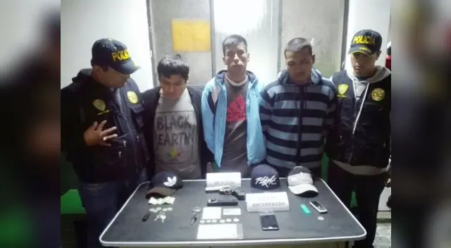 Celular de estudiante fue encontrado en posesión de los tres sujetos 