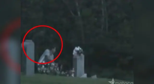 El muchacho intentaba comunicarse con su madre cuando algo pasó El muchacho intentaba comunicarse con su madre cuando algo pasó