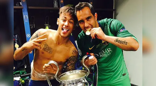 Neymar celebra junto al chileno Bravo Neymar celebra junto al chileno Bravo