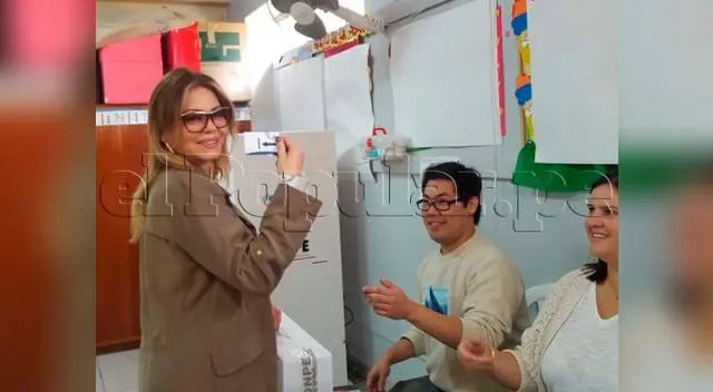 Señito acudió a centro de votación