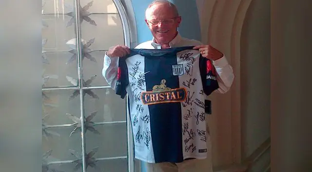 PPK se declara hincha de Alianza Lima