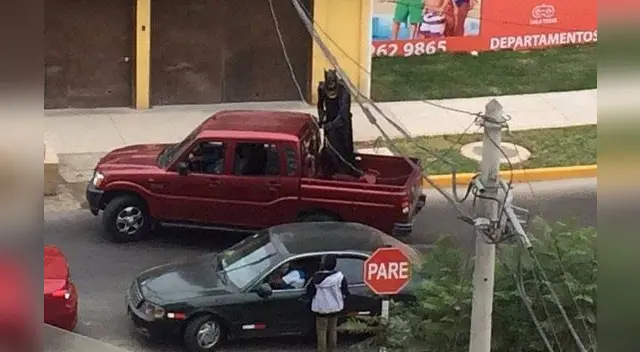 Justiciero llevaba una rosa Justiciero llevaba una rosa