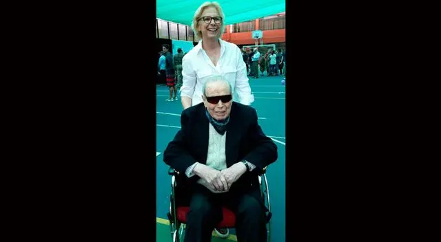 Diplomático peruano sufragó pese a no estar obligado. Un ejemplo. Diplomático peruano sufragó pese a no estar obligado. Un ejemplo.