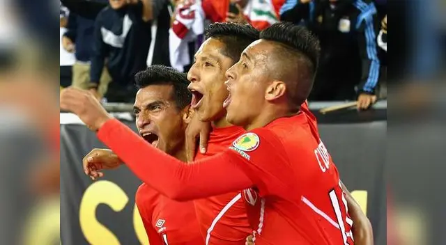 Raúl Ruidíaz celebra golazo.
