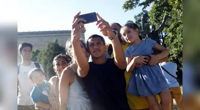 Sánchez junto a Rocky.