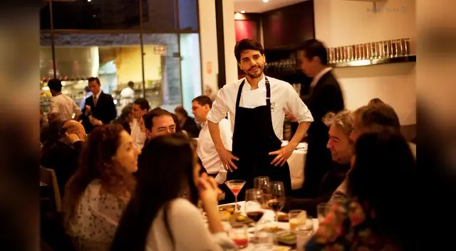 Chef Virgilio Martínez con sus comensales Chef Virgilio Martínez con sus comensales