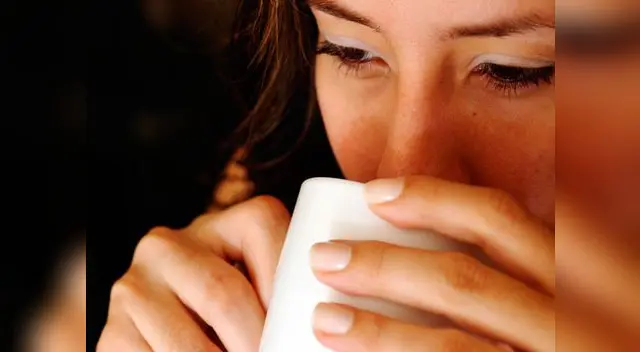 Tomar bebidas muy calientes podría dañar el esófago Tomar bebidas muy calientes podría dañar el esófago