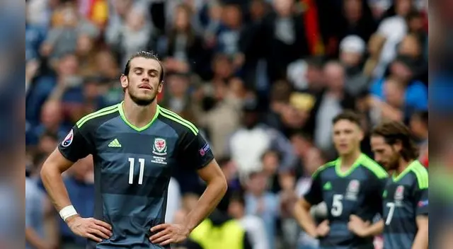 Desazon del delantero del Real Madrid por la derrota FOTO: EFE Desazon del delantero del Real Madrid por la derrota FOTO: EFE