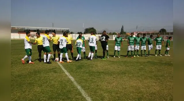 Se saludan equipistas de Los Caimanes y Áncash. FOTO:PRENSA SEGUNDA Se saludan equipistas de Los Caimanes y Áncash. FOTO:PRENSA SEGUNDA