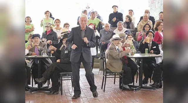 Abuelos demostraron que tienen energía y entusiasmo para actuar Abuelos demostraron que tienen energía y entusiasmo para actuar