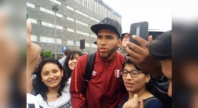 Gallese recibió el cariño de los hinchas. Gallese recibió el cariño de los hinchas.