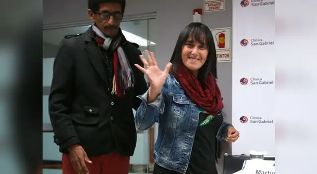 Sonaly estuvo acompañada de su esposo en la conferencia de prensa