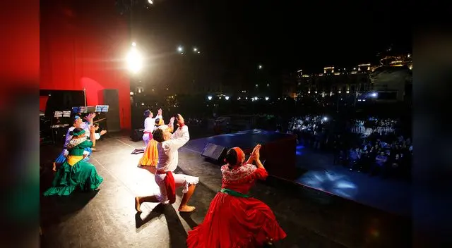 Espectáculos variados en teatros.