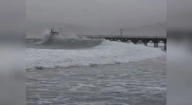 Oleaje causó daños en Cerro Azul Oleaje causó daños en Cerro Azul