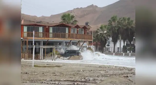 Oleaje causó daños en Cerro Azul Oleaje causó daños en Cerro Azul
