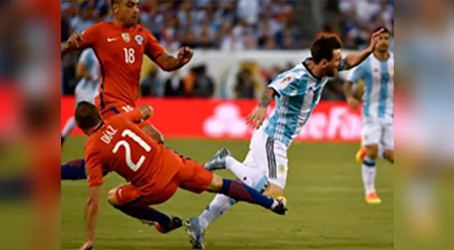 Falta de Marcelo Díaz contra Messi