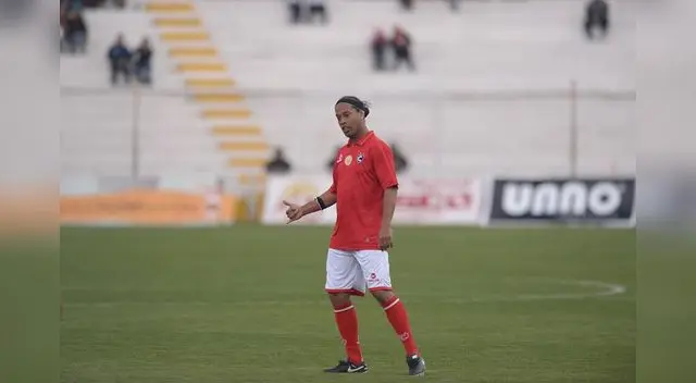 Ronaldinho ofreció un concierto de fútbol en el Cusco. Ronaldinho ofreció un concierto de fútbol en el Cusco.