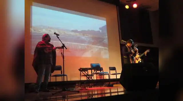 Chano Díaz y Julio Humana en un contrapunto de charangos