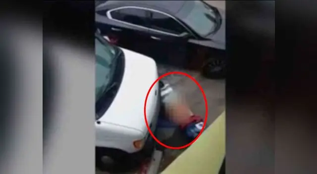 El sujeto estaba recostado en el suelo con el pantalón abajo El sujeto estaba recostado en el suelo con el pantalón abajo