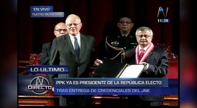 Presidente del JNE le entregó personalmente las credenciales a PPK