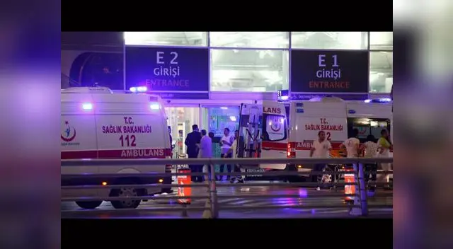 Dos explosiones sacuden aeropuerto de Estambul