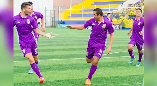Festejo del paraguayo Carlos Pérez por el segundo gol marcado al Ayacucho