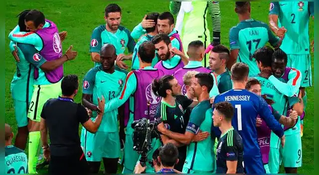 Fue CR7 el mejor del partido al final del encuentro se abraza con su compañero en Madrid el gales Bale Fue CR7 el mejor del partido al final del encuentro se abraza con su compañero en Madrid el gales Bale