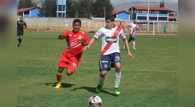 Corzo gane el balón a Peña Corzo gane el balón a Peña