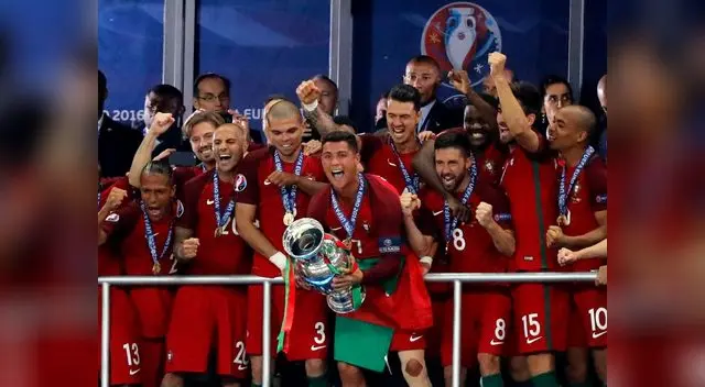 Cristiano celebra el título de la Eurocopa. Cristiano celebra el título de la Eurocopa.
