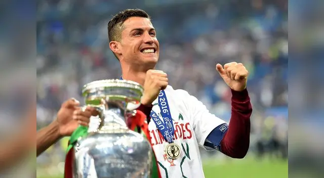 Cristiano celebra el título de la Eurocopa. Cristiano celebra el título de la Eurocopa.
