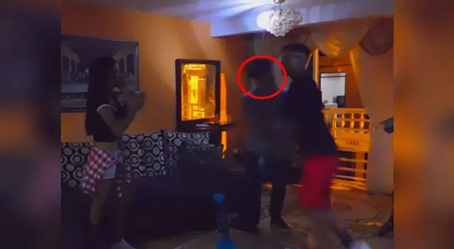 El youtuber recibió un fuerte golpe que lo dejó postrado en el mueble El youtuber recibió un fuerte golpe que lo dejó postrado en el mueble