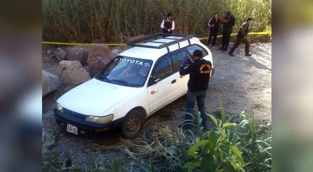 Policías en el lugar de los hechos.
