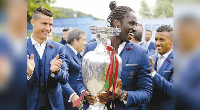 El delantero Éder recibe aplausos hasta del propio Cristiano Ronaldo