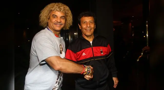 El 'Pibe' al lado de su ídolo.