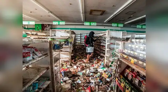 Los productos en el piso reflejan los efectos del terremoto