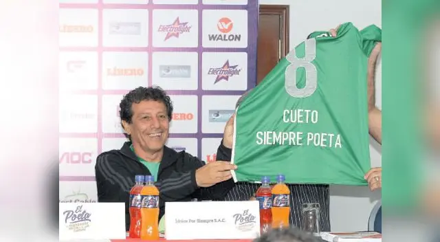 El ídolo de alianza Lima y la selección se junta con otros futbolistas de su tiempo para deleitar al público con su juego que aún hoy es admirado en muchas partes